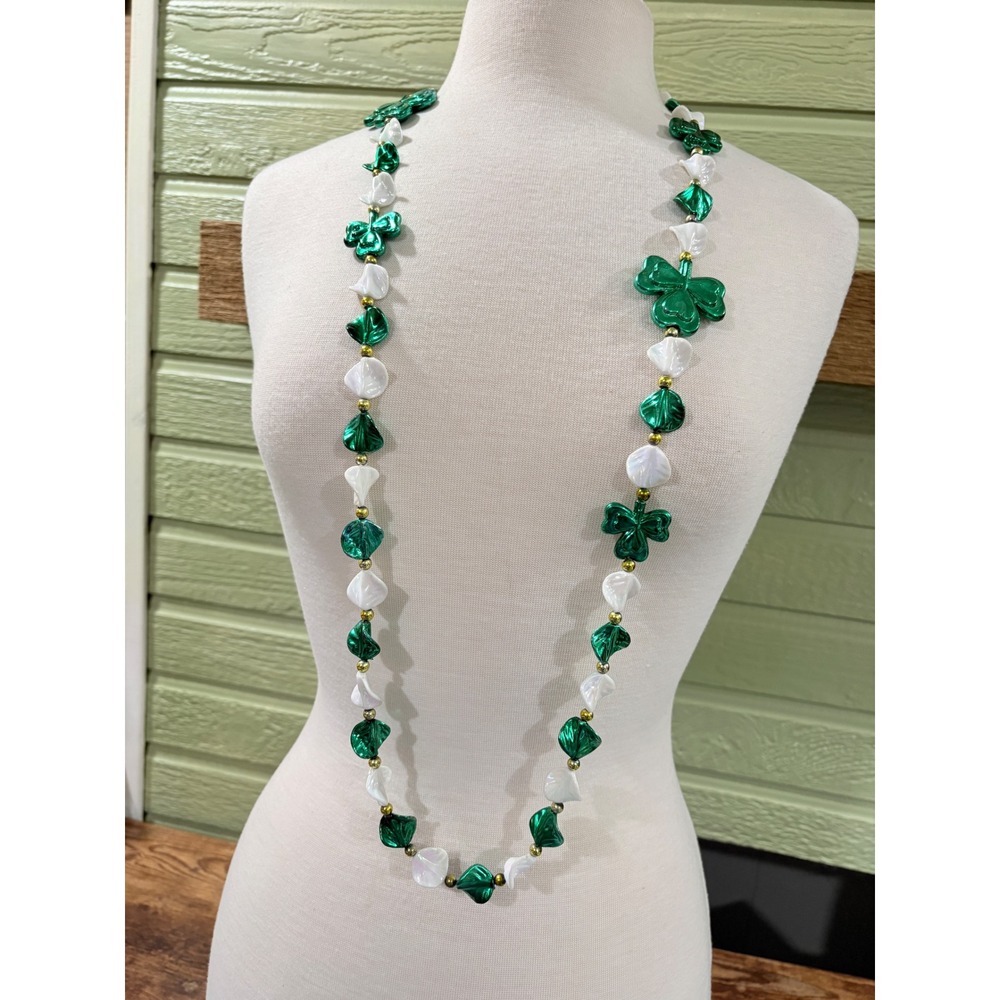 Vintage St Patricks Day Shamrock Beaded Necklace Green White Clover 44 Inch